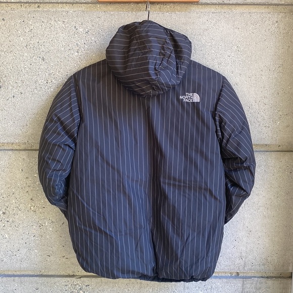 ❄️ The North Face 550 Down Reversible Puffer - Picture 11 of 14
